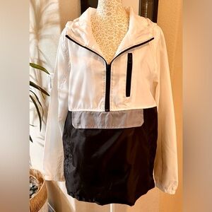 Distortion 1/2 Zip Windbreaker
Hoodie Anorak Size Small